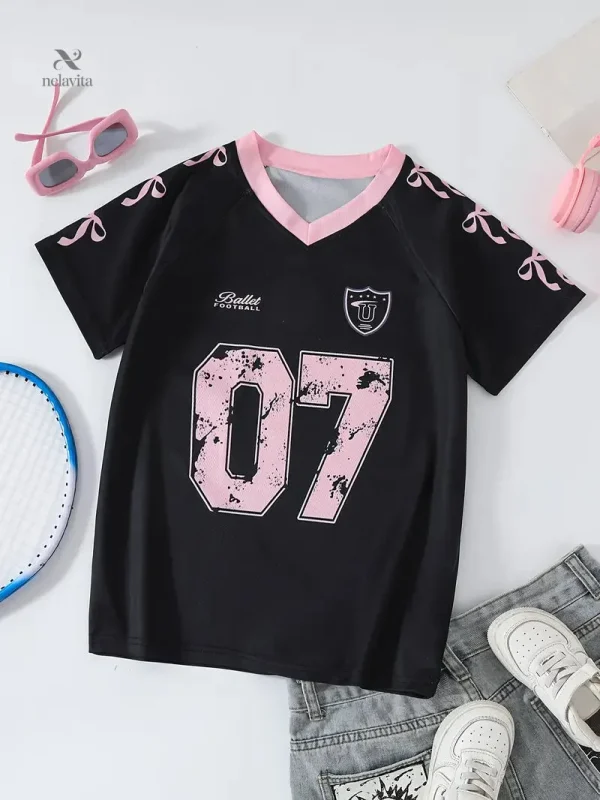 t-shirt-fille-noir-style-sportif-avec-numero-07-1