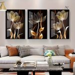 Décoration florale en noir et or pour intérieur
