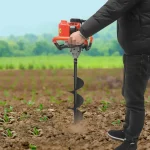 Tarière thermique pour un jardinage sans effort