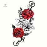 Tatouage éphémère floral réaliste rose et lys pour bras