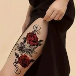 Tatouage temporaire élégant rose et lys à appliquer facilement