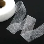 Solution adhésive pour ourlets sans couture