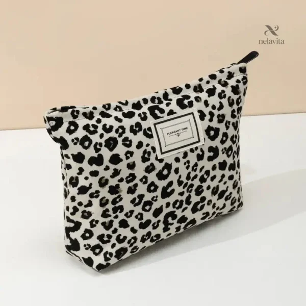Accessoire de beauté élégant, trousse léopard pour un style affirmé