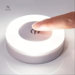 Veilleuse LED avec option de fixation murale pratique