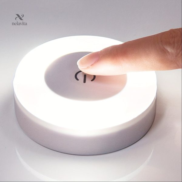 Veilleuse LED avec option de fixation murale pratique
