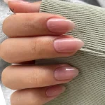 Revitalisez vos ongles avec ce vernis rose anti-âge