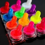 Poudre de vernis néon pour un nail art éclatant