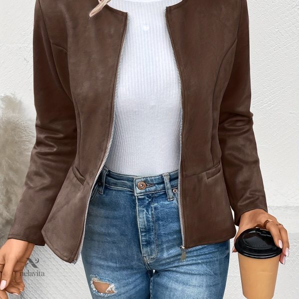Veste courte à la coupe contemporaine