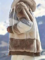 Veste femme à capuche avec bordure en fourrure