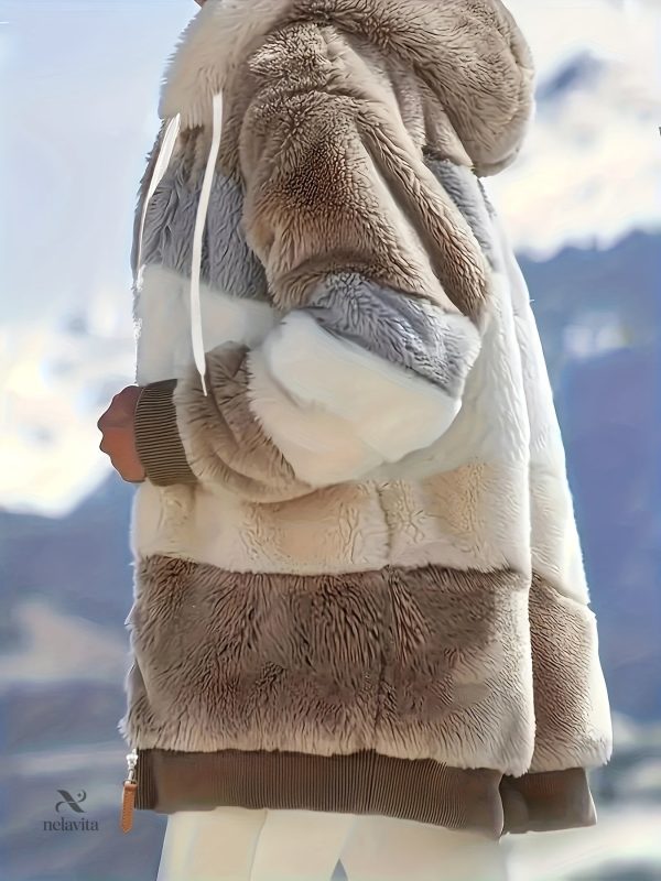Veste femme à capuche avec bordure en fourrure