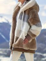 Manteau à capuche bordé de fourrure, confort assuré