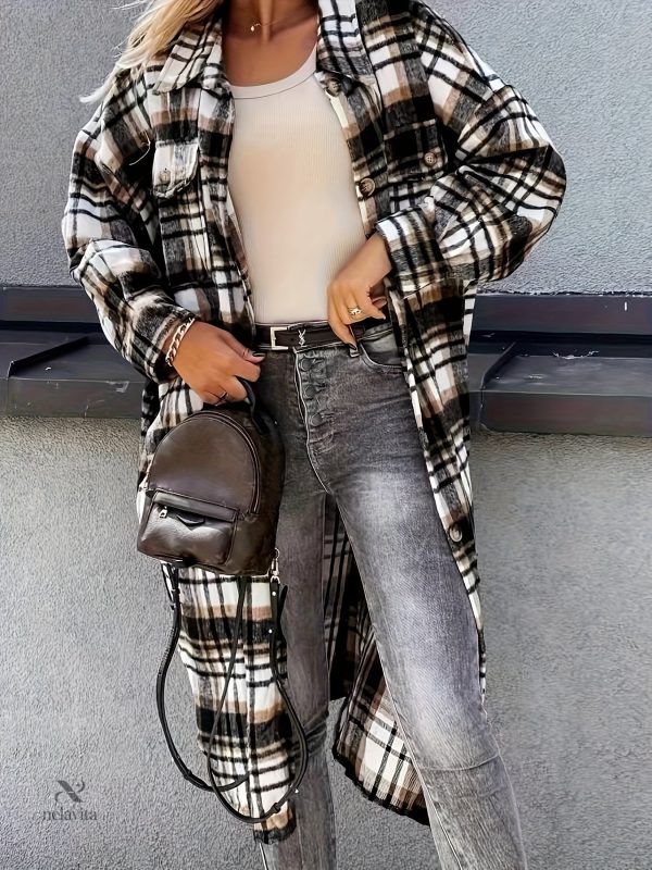 Manteau boutonné à carreaux pour les journées fraîches