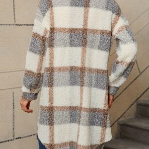Manteau long à motifs carreaux pour un look tendance