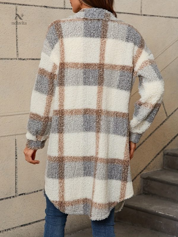 Manteau long à motifs carreaux pour un look tendance