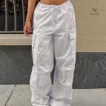 Mode féminine : pantalons cargo polyvalents et élégants